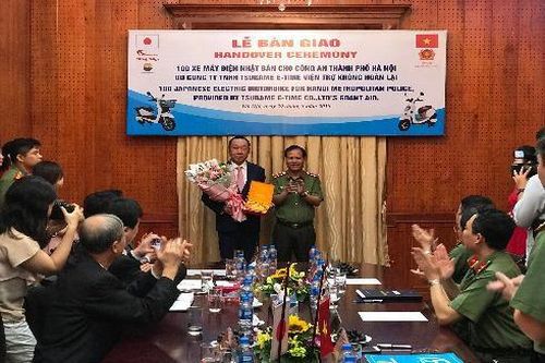 Nhật Bản viện trợ không hoàn lại 100 xe máy điện cho Công an Hà Nội