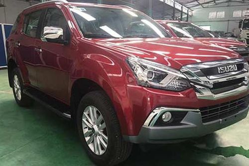 'Chạm mặt' Isuzu Mu-X mới giá 820 triệu tại Việt Nam