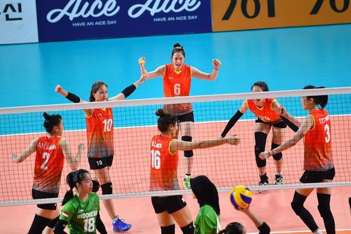 Thanh Thúy tỏa sáng, bóng chuyền nữ VN thắng chủ nhà Indonesia ở ASIAD