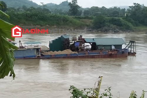 Ai 'bảo kê' cho tàu cát 'băm nát' sông Lô ở Tuyên Quang?