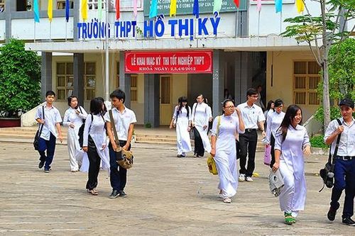 Đồng phục học đường: Ấn tượng và biến tướng