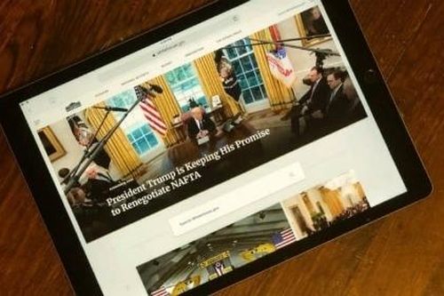 Tổng thống Trump gọi iPad là 'thứ phẳng lì'