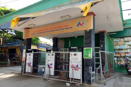 Chuyển 32.000 lít xăng dầu qua Lào về tiếp tế cho tâm lũ Mường Lát