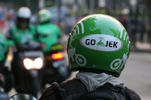 Go-Jek bất ngờ thua Grab trên sân nhà