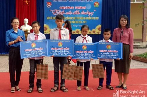 25 học sinh được nhận học bổng đầu năm học