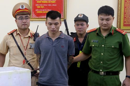 9X cùng mẹ buôn hàng chục bánh ma túy