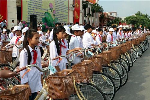 Nam Định: 'Mùa thu khuyến học, tiếp bước em đến trường'