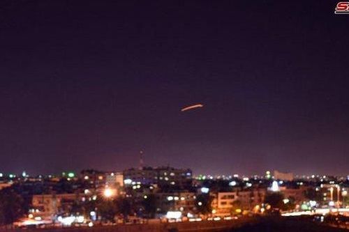 Phòng không Syria bắn hạ tên lửa Israel gần sân bay Damascus