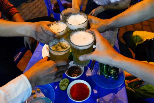 Sẽ cấm quảng cáo rượu, bia trên 15 độ