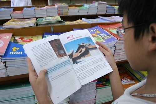 Nhiều bộ sách giáo khoa mới xóa bỏ được độc quyền