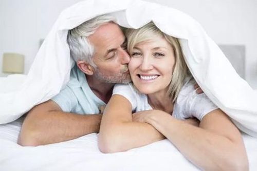 Tuổi 50: Những trải nghiệm thú vị về sức khỏe tình dục