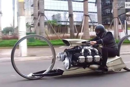 Xe máy bánh rỗng chạy bằng động cơ máy bay
