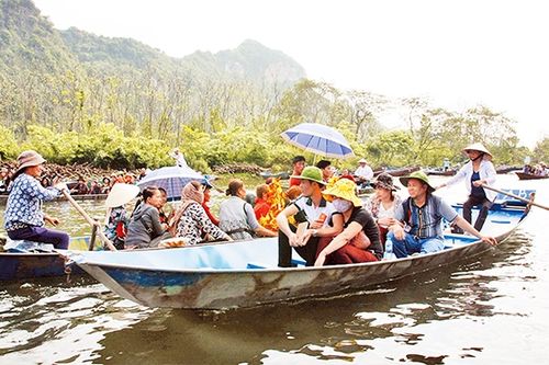 Phát huy giá trị di tích chùa Hương