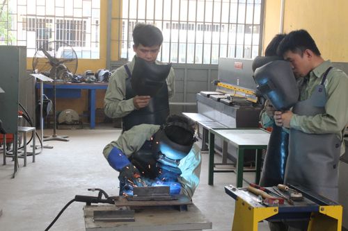 Tỷ lệ thất nghiệp giảm, nhưng lao động trình độ sơ cấp nghề lại chật vật hơn để tìm việc làm