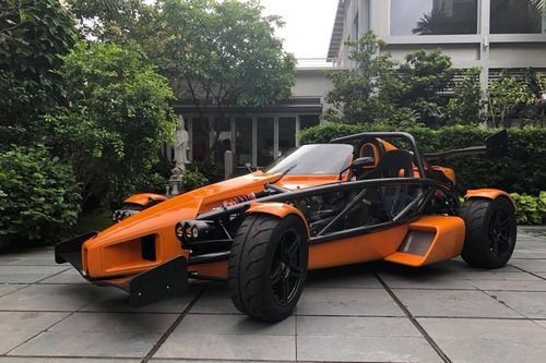 Xe đua Ariel Atom 3S lăn bánh trên phố Sài Gòn