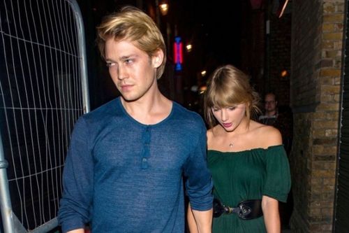 Joe Alwyn đã nói về mối quan hệ với Taylor Swift rồi: 'Mẹ rắn' tung nhạc mới đắm chìm tình yêu đi nào!