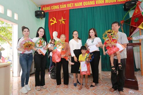 200 suất quà Trung thu đến với bệnh nhi và trẻ em khuyết tật