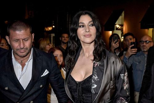 'Biểu tượng nhan sắc' Monica Bellucci quyến rũ hút hồn ở Milan