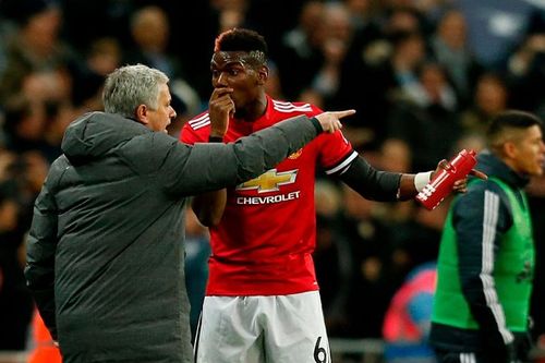 Pogba thể hiện thái độ muốn 'ăn tươi nuốt sống' Mourinho trên sân tập