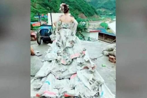 Thôn nữ may váy cưới từ 40 bao xi măng