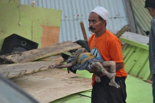 Ít nhất 30 người chết vì động đất và sóng thần ở Indonesia