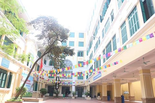 Các trường ở TP lớn được nâng tầng để giải quyết thiếu phòng học