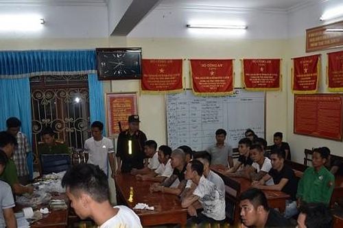 Triệt phá sới bạc 'khủng' trong trại gà