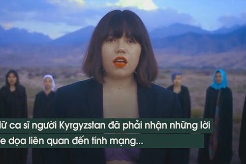 Nữ ca sĩ bị dọa giết vì ăn mặc gợi cảm trong MV ca nhạc
