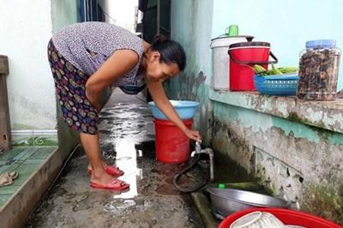 Xâm nhập mặn khiến người dân thiếu nước sinh hoạt