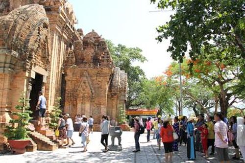 Phát động phong trào học sinh, sinh viên tình nguyện phục vụ khách du lịch
