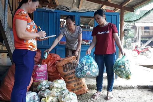 Gom phế liệu, lập sổ tiết kiệm giúp hội viên nghèo