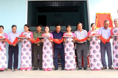 Khánh thành và bàn giao nhà tình thương cho hộ nghèo