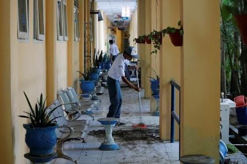 Xúc động ngày thầy trò Palu quay trở lại trường để 'điểm danh' người mất người còn