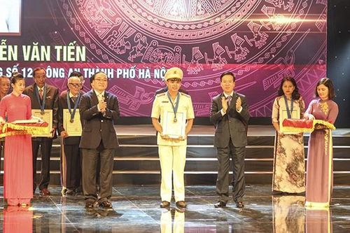Hà Nội vinh danh Người tốt việc tốt: Những bông hoa ngát hương bình dị