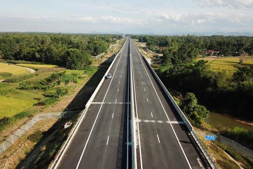 'Nói cao tốc 34.000 tỷ hỏng do xe quá tải và mưa là khó chấp nhận'