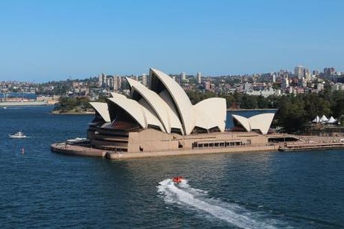 Di sản nổi tiếng của Australia thành 'biển' quảng cáo cho cuộc đua ngựa