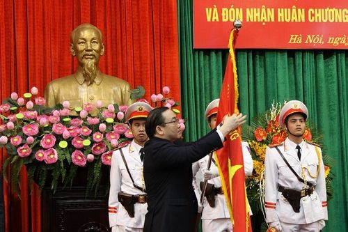 Ủy ban Kiểm tra Thành ủy đón nhận Huân chương Lao động Hạng Nhất