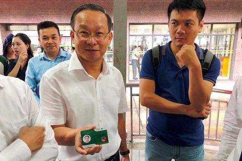 Từ sáng nay, hành khách đi BRT được sử dụng vé điện tử