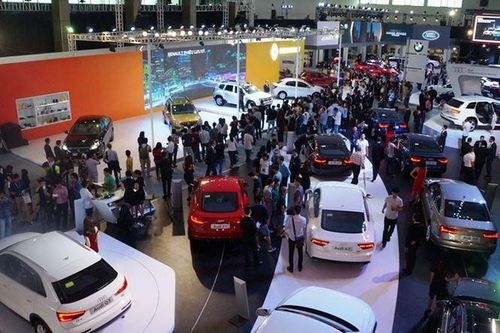 Bùng nổ xe nhập khẩu miễn thuế dịp cuối năm