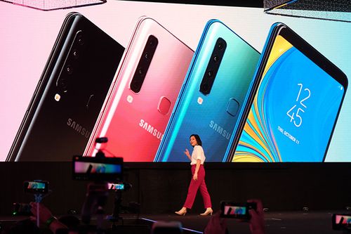 Samsung ra mắt smartphone đầu tiên trên thế giới có 4 camera ở mặt lưng