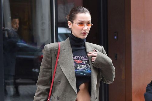 Bộ sưu tập suit phong phú của siêu mẫu Bella Hadid