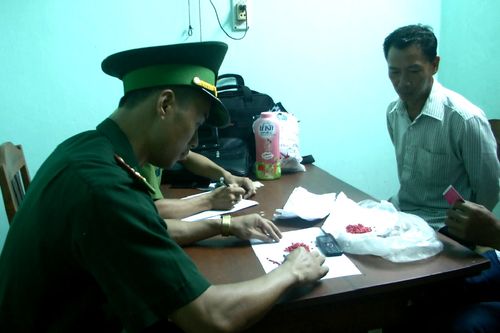 Bắt đối tượng vận chuyển ma túy từ Lào về Việt Nam