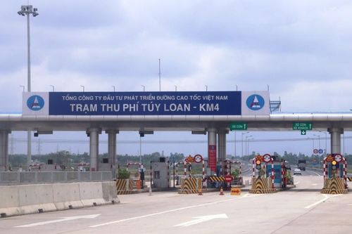 Mục kích cao tốc 34.000 tỷ đồng 'xả trạm' để sửa chữa hư hỏng