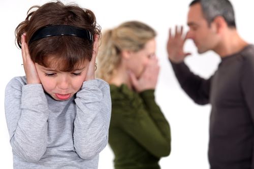 Những tổn thương âm thầm của con trẻ khi chứng kiến cha mẹ cãi vã