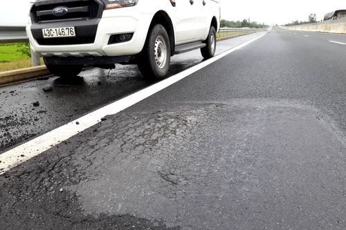 Cao tốc Đà Nẵng - Quảng Ngãi xuất hiện ổ gà: Kiểm điểm Tổng Giám đốc VEC