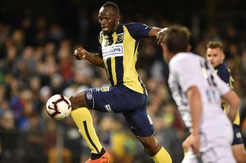 Usain Bolt lập cú đúp đầu tiên trong sự nghiệp cầu thủ