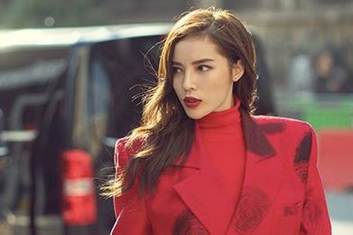 Những bộ cánh ấn tượng của sao Việt tại tuần lễ thời trang quốc tế