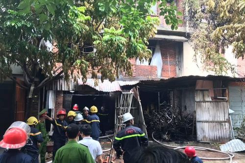 Một người tử vong trong vụ cháy xưởng ghế ở Hà Nội