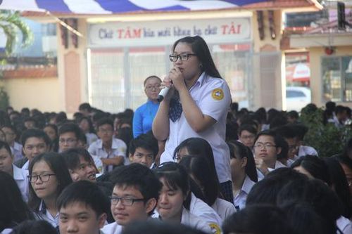 Chuyển đổi từ 'chỉ đạo và kiểm soát' sang 'giao quyền và giám sát'