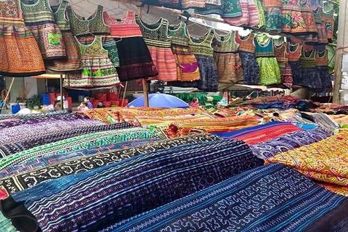 Màu sắc chợ phiên